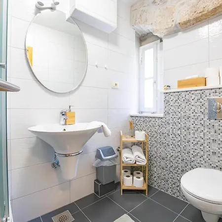 Stone House Kurtic Stara בית נופש פודגורה