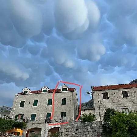 Stone House Kurtic Stara *