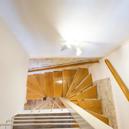 Stone House Kurtic Stara *