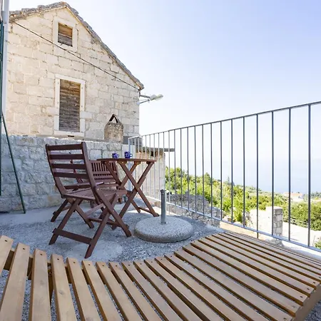 Stone House Kurtic Stara