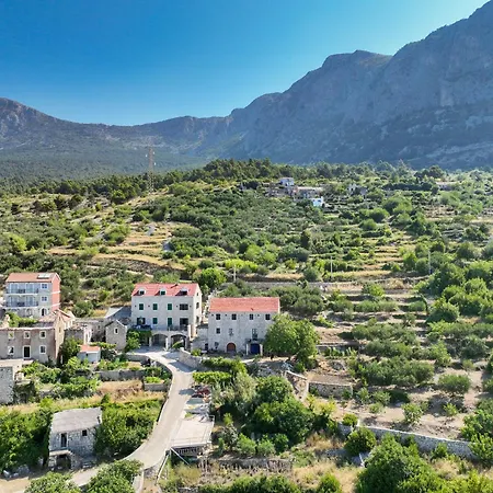 Stone House Kurtic Stara *