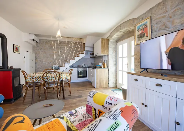 Stone House Kurtic Stara Podgora (Split-Dalmatia)