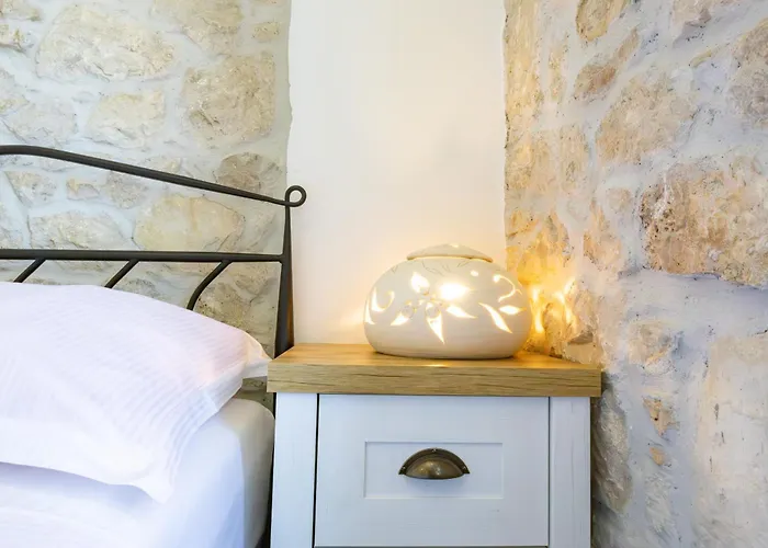 Stone House Kurtic Stara