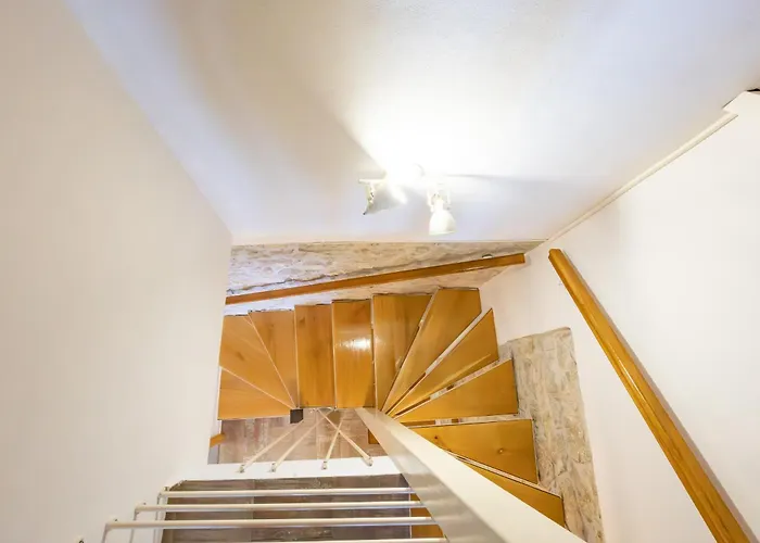 Stone House Kurtic Stara *