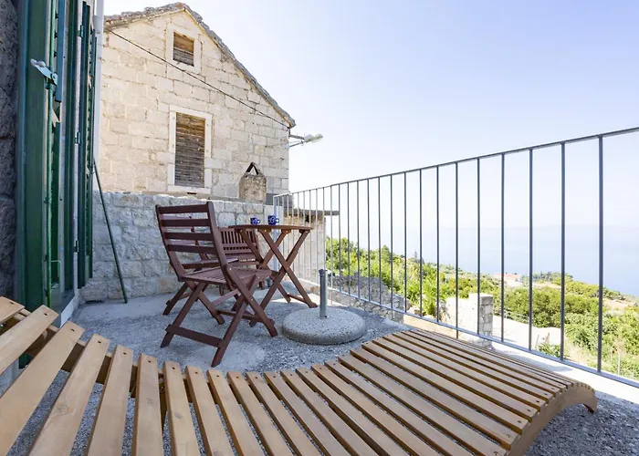 Stone House Kurtic Stara