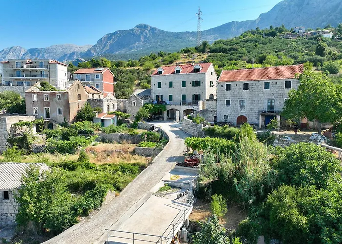 Stone House Kurtic Stara Ferienhaus Podgora (Split-Dalmatia)