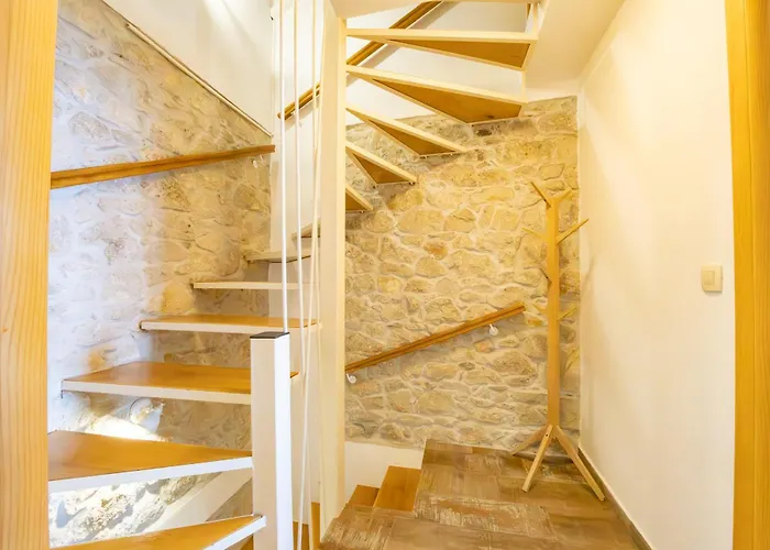 Stone House Kurtic Stara Podgora (Split-Dalmatia)