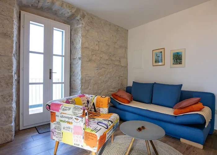 Stone House Kurtic Stara