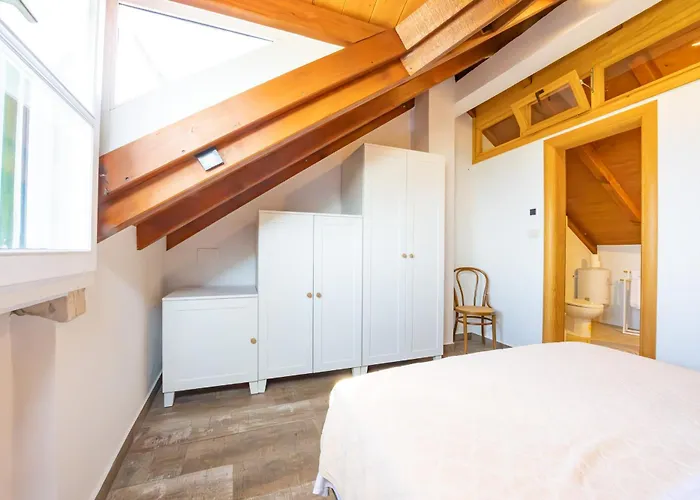 Stone House Kurtic Stara Feriehus *