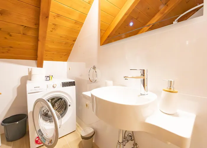 Stone House Kurtic Stara *